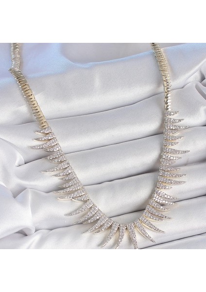 Pirinç Gold Renk Zirkon Taşlı Sivri Model Vıp Seri Kadın Kolye