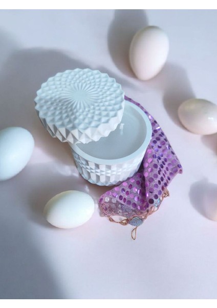 Beyaz Kapaklı Desenli Mum- Dekoratif Beton Mum