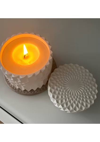 Beyaz Kapaklı Desenli Mum- Dekoratif Beton Mum