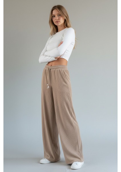 Kadife Pantolon, Rahat ve Şık Tasarım
