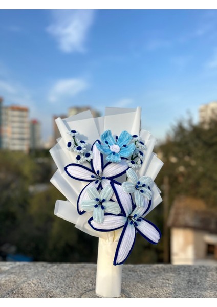 El Yapımı Mavi Beyaz Çiçek Buketi