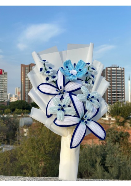 El Yapımı Mavi Beyaz Çiçek Buketi modelleri