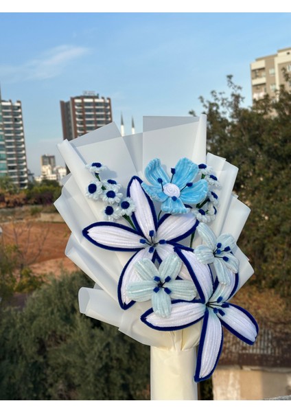 El Yapımı Mavi Beyaz Çiçek Buketi fırsatları
