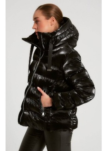 Şişme Kaban Parlak Siyah Kapşonlu