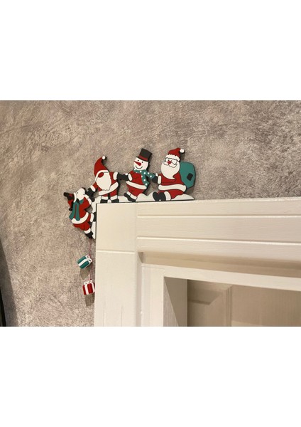 Renkli ve Şenlikli Yılbaşı Kapı Süsü, Neşeli Dekorasyon Parçası fiyatları