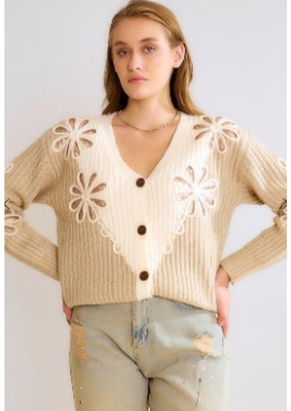 Hırka Düğmeli Pullu