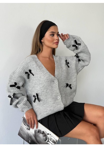 Gri Kurdeleli Triko Hırka