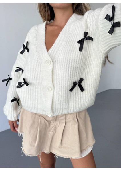 Beyaz Kurdeleli Triko Hırka modelleri