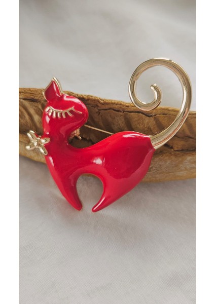 Kırmızı Mineli Üç Boyutlu Kedili Broş-Yaka Iğnesi-Çanta Aksesuar