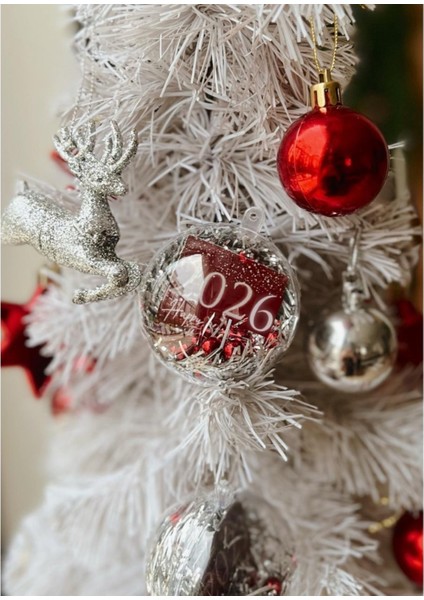 Gümüş-Kırmızı "2026 Happy New Year" Yazılı Boncuklu Süslü Şeffaf Yılbaşı Çam Ağacı Süsü - Topu