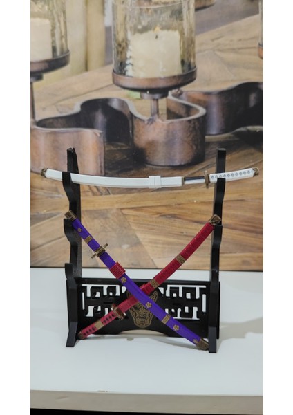 Zoro’nun Wano Arc Efsanevi 3’lü Mini Katana Seti One Piece (Stand Dahil Değil) fiyatları