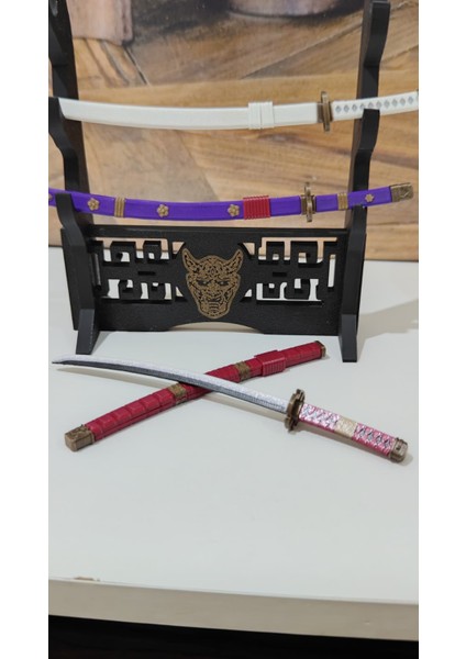 Zoro’nun Wano Arc Efsanevi 3’lü Mini Katana Seti One Piece (Stand Dahil Değil)