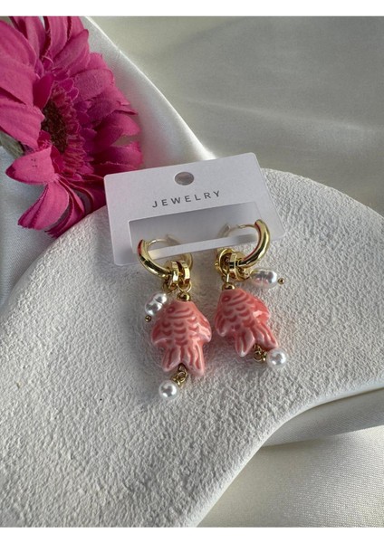 Altın Renk Balık Figürlü Inci Detaylı Seramik Küpe