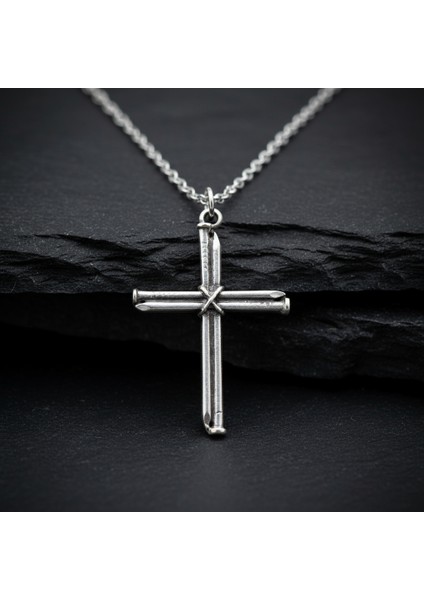 Çivili Haç Gümüş Kaplama Düz Zincir Kolye