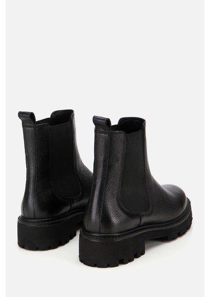 Kadın Deri Siyah Lastik Detaylı Kalın Tabanlı Düz Bot modelleri