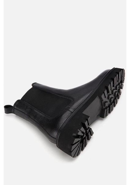 Kadın Deri Siyah Lastik Detaylı Kalın Tabanlı Düz Bot