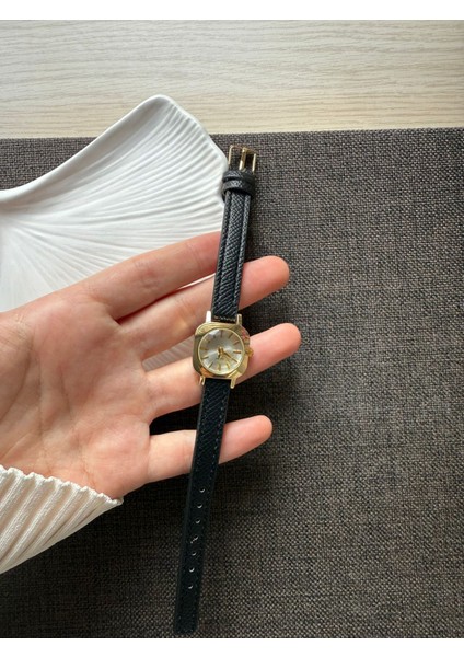 Retro Minimal Deri Kordon Vintage Kadın Kol Saati Siyah