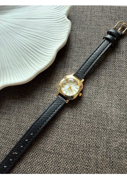 Retro Minimal Deri Kordon Vintage Kadın Kol Saati Siyah