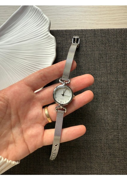 Retro Minimal Hasır Kordon Vintage Kadın Kol Saati Gümüş indirimleri