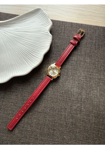 Retro Minimal Deri Kordon Vintage Kadın Kol Saati Kırmızı