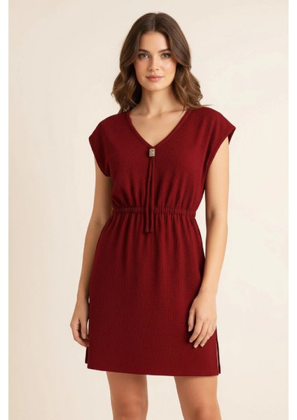 - Kadın Bordo Yanları Yırtmaçlı Tokalı V Yaka Mini Plaj Elbisesi