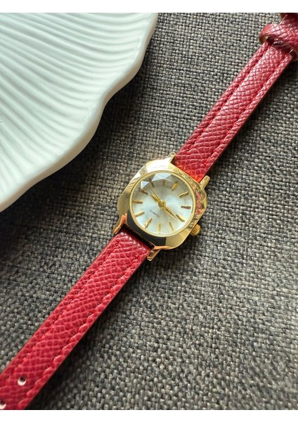 Retro Minimal Deri Kordon Vintage Kadın Kol Saati Kırmızı indirimleri