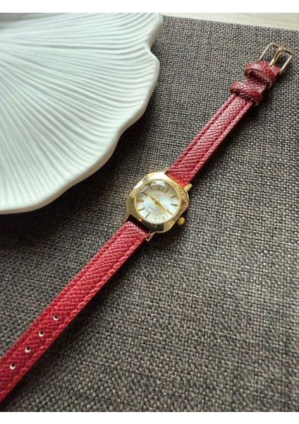 Retro Minimal Deri Kordon Vintage Kadın Kol Saati Kırmızı
