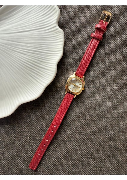 Retro Minimal Deri Kordon Vintage Kadın Kol Saati Kırmızı
