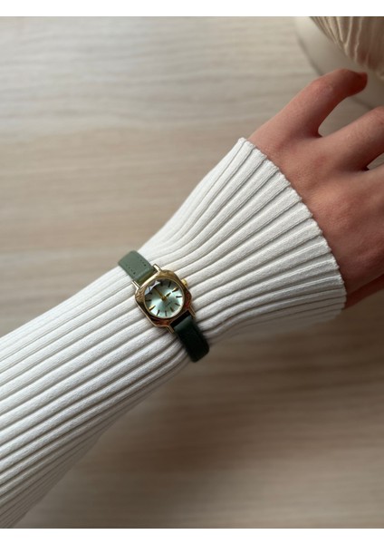 Retro Minimal Deri Kordon Vintage Kadın Kol Saati Su Yeşili fırsatları