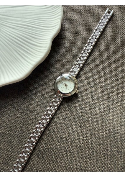 Retro Minimal Boncuk Kordon Vintage Kadın Kol Saati Gümüş fırsatları
