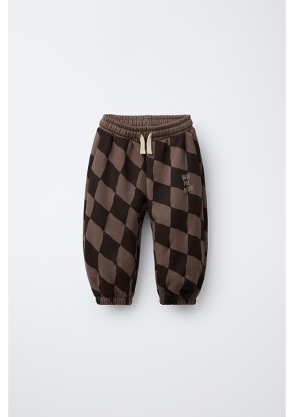 Erkek Çocuk Pamuklu Kahverengi Checkered Desenli Eşofman Altı – Rahat Elastik Bel