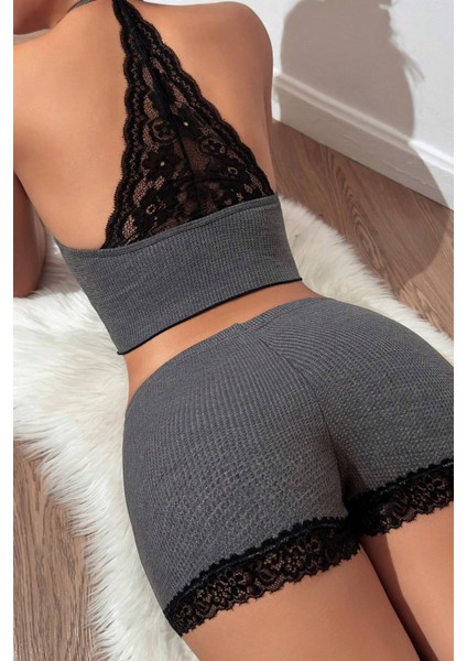 Kadın Gri Kaşkorse Sırt ve Bacak Kısmı Dantel Detaylı Şortlu Gecelik Takım