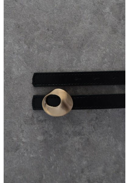 Oval Pirinç Tokalı Ince Siyah Kemer