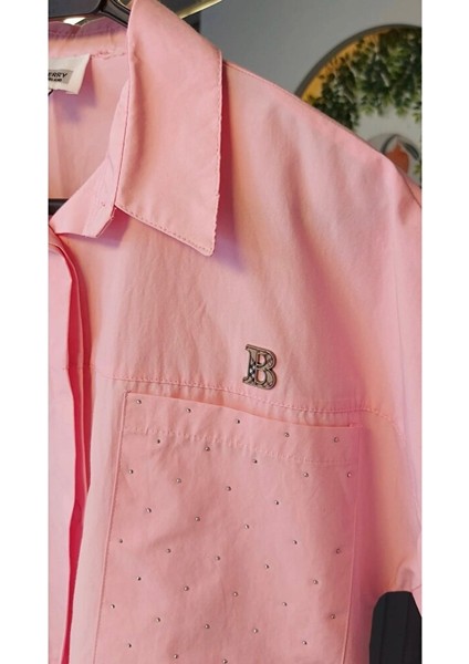 Taş Arma Detaylı Pembe Crop – Casual Chic modelleri