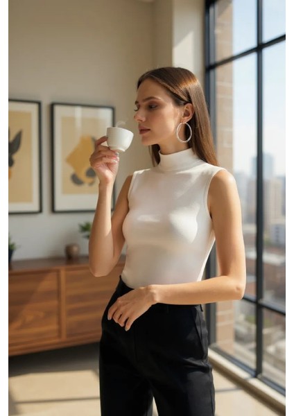 Kadın Beyaz Kolsuz Balıkçı Yaka Basic Bluz fırsatları