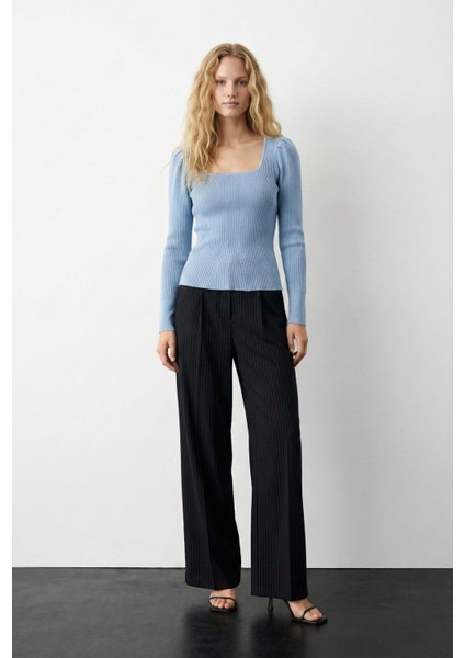 Kare Yaka Uzun Kollu Triko Bluz