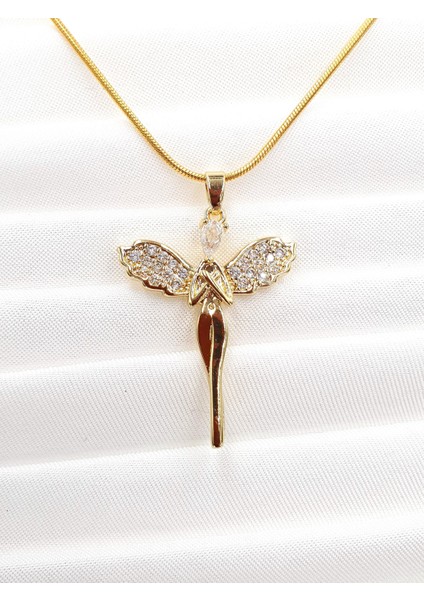 Kanatlı Kadın Figürlü Altın Kolye – Zirkon Taşlı, Zarif ve Sembolik Tasarım