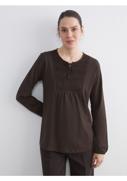 Yeni Sezon Bağlamalı Yaka Nakışlı Bluz