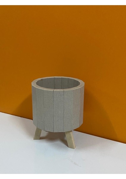 Şık Siyah Ayaklı Yuvarlak Doğal Ahşap Saksı, Dekorasyonunuz Için Ideal Seçim