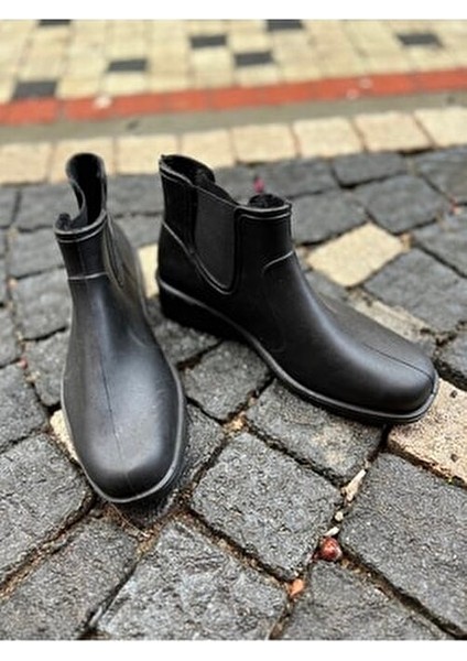 Çift Lastikli Bot, Dayanıklı Malzeme ile Kış Aylarında Konfor ve Şıklık Sunar modelleri