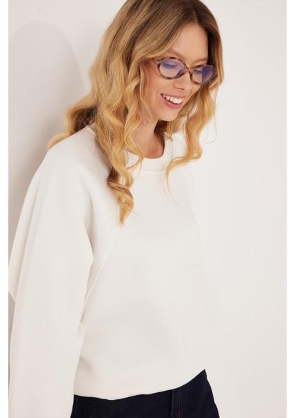 Kadın Regular Fit Klasik Kesim %100 Pamuk Baskılı Bisiklet Yaka Beyaz Sweatshirt fiyatları