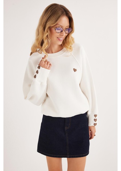 Kadın Regular Fit Klasik Kesim %100 Pamuk Baskılı Bisiklet Yaka Beyaz Sweatshirt indirimleri