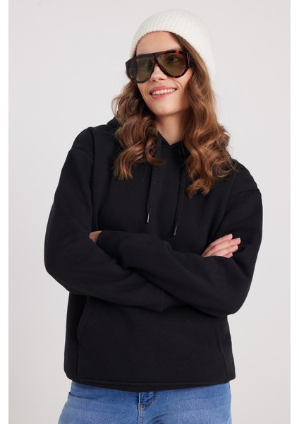 Kadın Oversize Geniş Kesim Pamuklu Yumuşak Dokulu Içi Polarlı Basic Siyah Kapüşonlu Sweatshirt