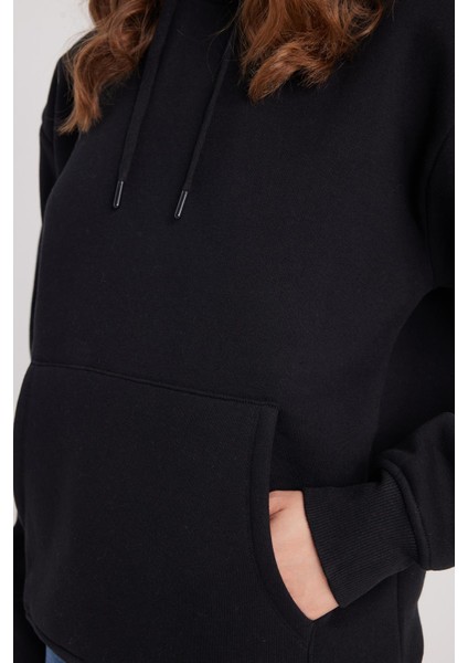 Kadın Oversize Geniş Kesim Pamuklu Yumuşak Dokulu Içi Polarlı Basic Siyah Kapüşonlu Sweatshirt modelleri