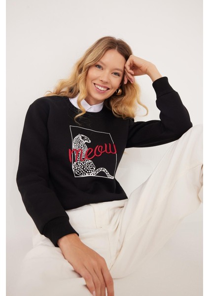 Kadın Regular Fit Klasik Kesim %100 Pamuk Baskılı Bisiklet Yaka Siyah Sweatshirt