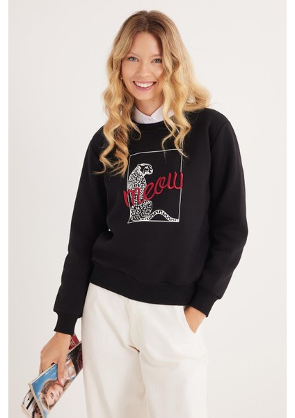 Kadın Regular Fit Klasik Kesim %100 Pamuk Baskılı Bisiklet Yaka Siyah Sweatshirt indirimleri