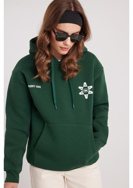 Kadın Oversize Geniş Kesim Pamuklu Yumuşak Dokulu Içi Polarlı Baskılı Yeşil Kapüşonlu Sweatshirt