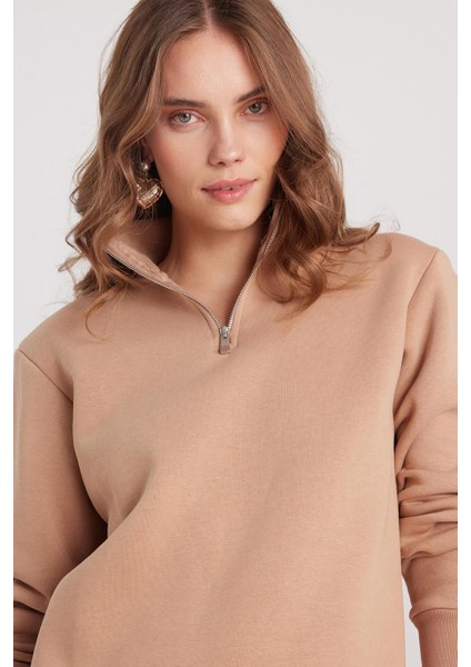 Kadın Relax Fit Rahat Kesim Pamuklu Içi Polarlı Yarım Fermuarlı Taş Renk Dik Yaka Sweatshirt fiyatları