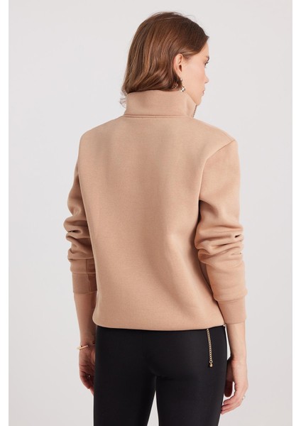 Kadın Relax Fit Rahat Kesim Pamuklu Içi Polarlı Yarım Fermuarlı Taş Renk Dik Yaka Sweatshirt