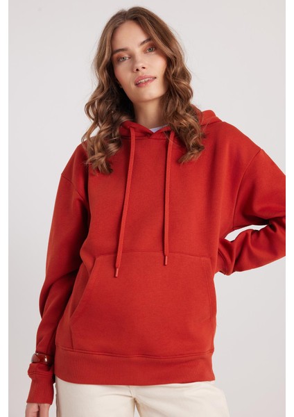 Kadın Oversize Geniş Kesim Pamuklu Yumuşak Dokulu Içi Polarlı Basic Kiremit Kapüşonlu Sweatshirt